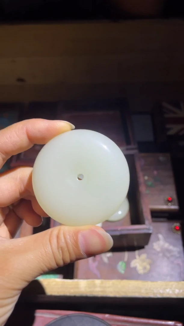 和田玉未镶嵌颈饰白玉平安扣1件