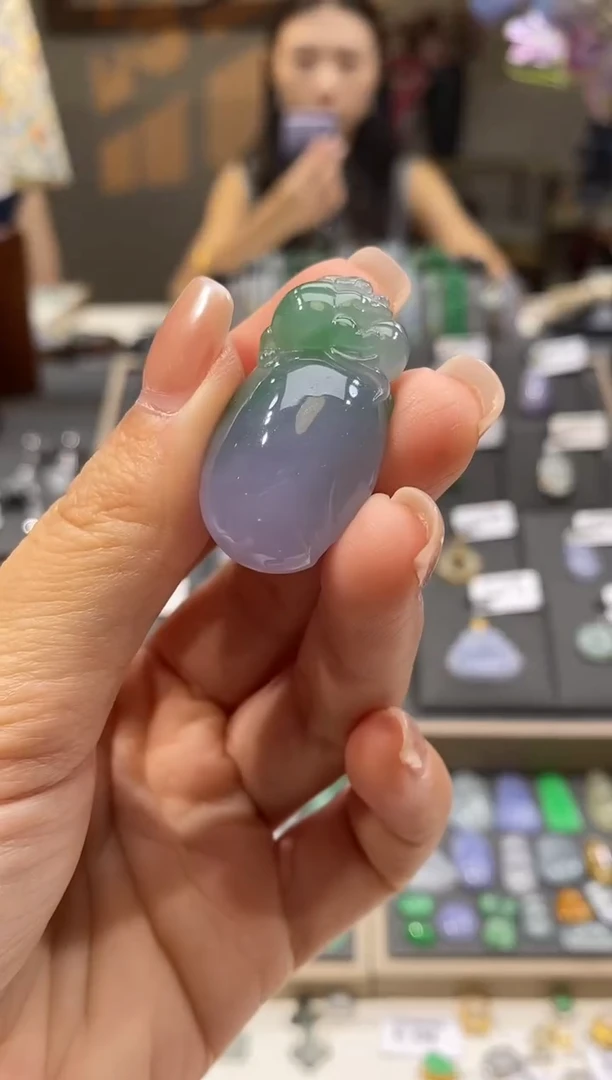 颈饰未镶嵌翡翠寿桃