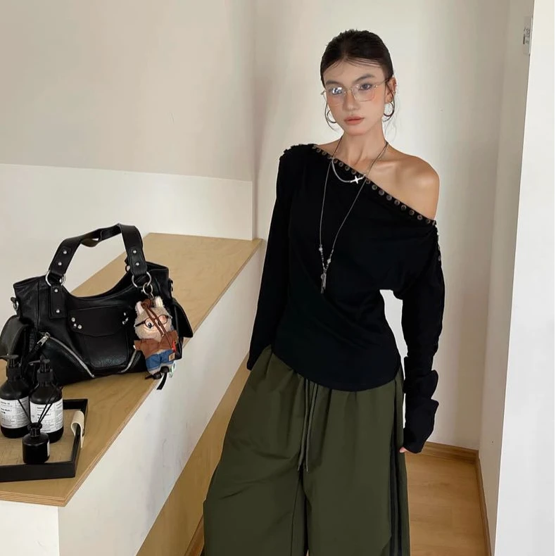 法式设计感美式复古黑色斜肩长袖t恤女2025秋季新款修身上衣显瘦