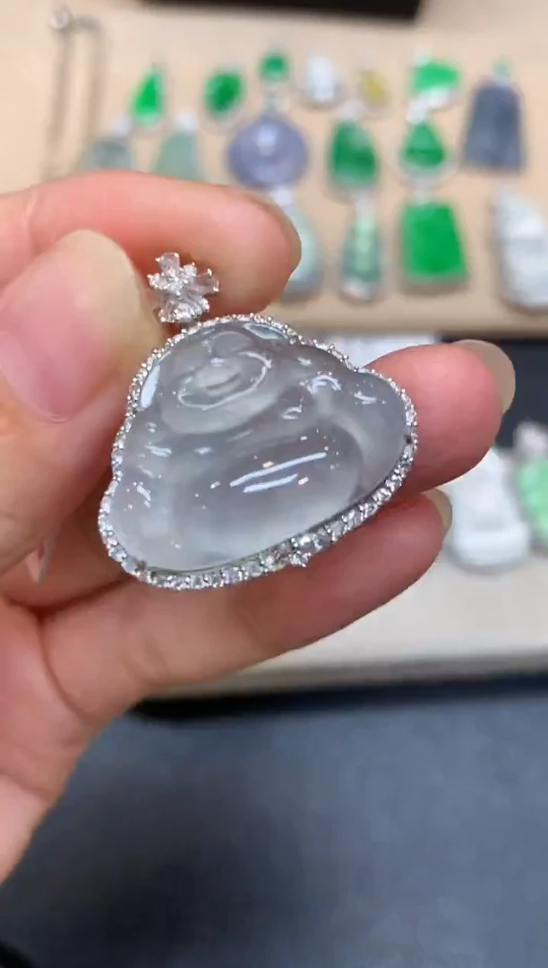 颈饰18K金镶嵌翡翠佛公【无服务费