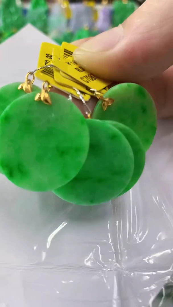 翡翠18K金镶嵌吊坠(不含链)多样性发货其中一件