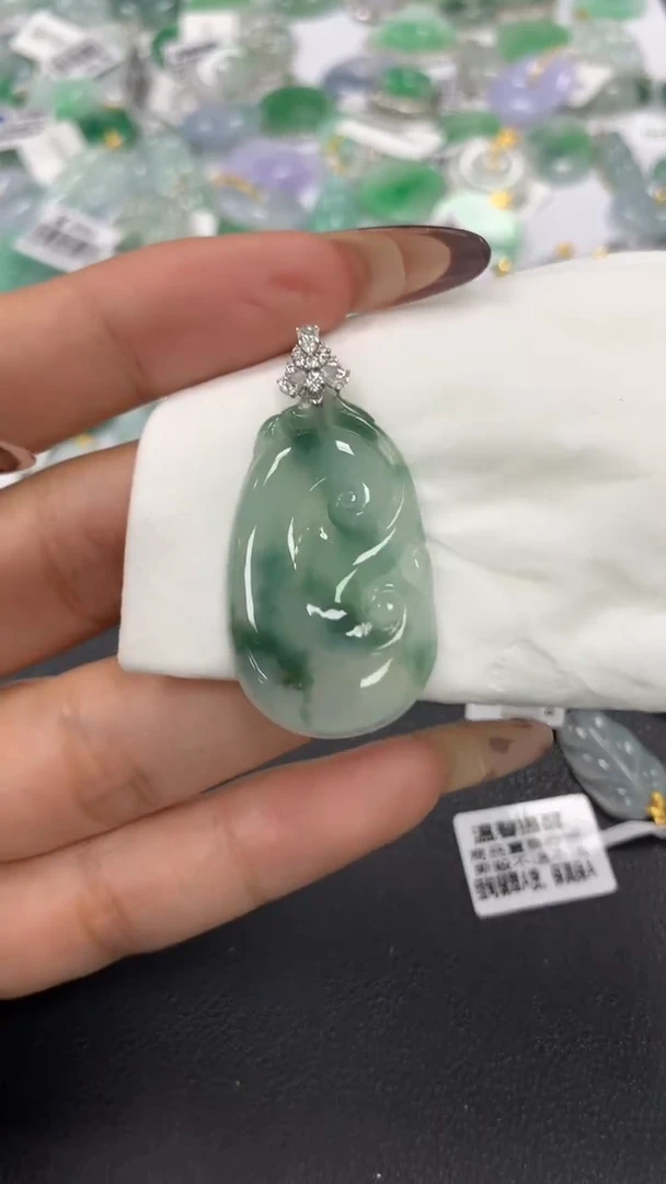 颈饰18K金镶嵌翡翠a货假一赔三支持复检百元上9元证书费自理