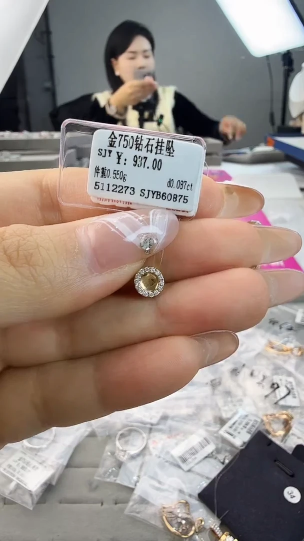 吊坠(不含链)18K金镶嵌钻石星哥臻选天然钻石【全新品牌撤柜钻】