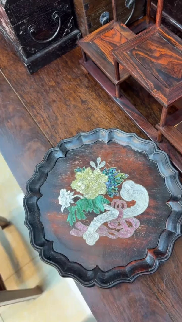 小叶紫檀如意图圆形茶盘