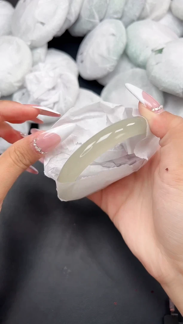 精品手镯，一物一拍J-042