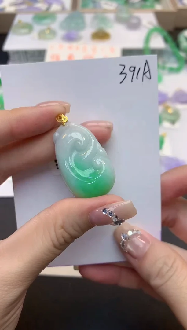 颈饰18K金镶嵌翡翠天然缅甸a货翡翠