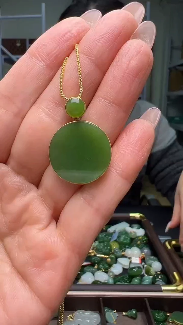 颈饰18K金镶嵌和田玉(多样性发货.发其一）10.29.47