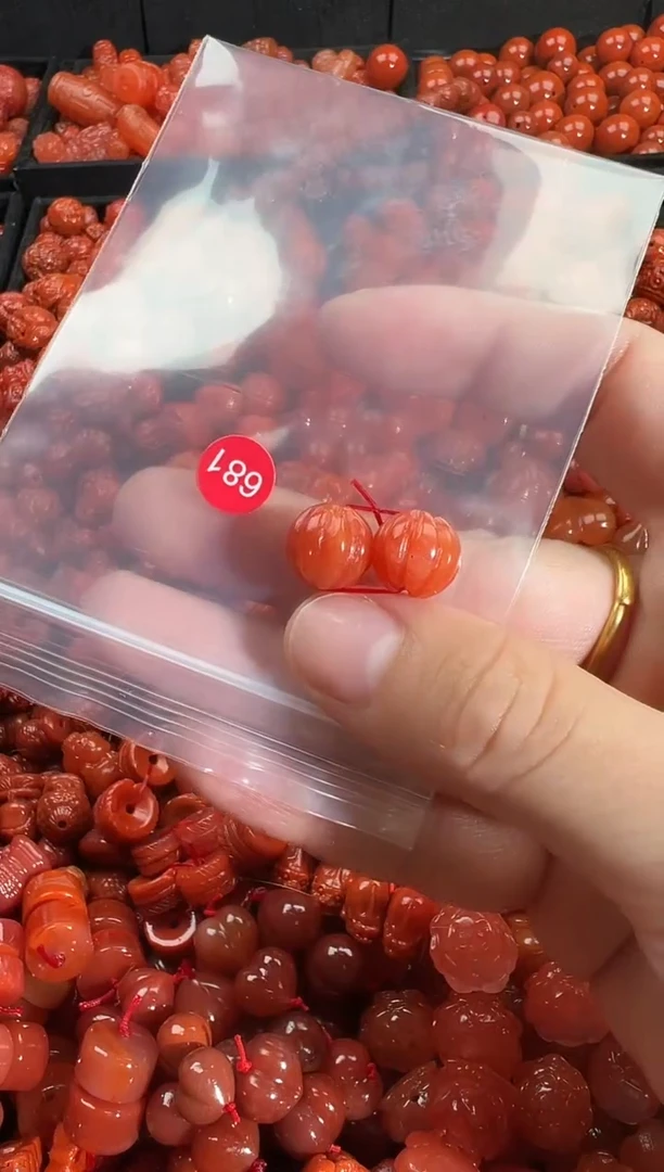 颈饰未镶嵌南红玛瑙1