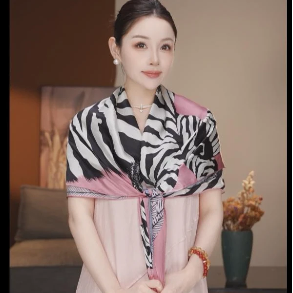 达芬奇密码羽翼斑马110cm百搭精致围巾真丝100%桑蚕丝披肩丝巾
