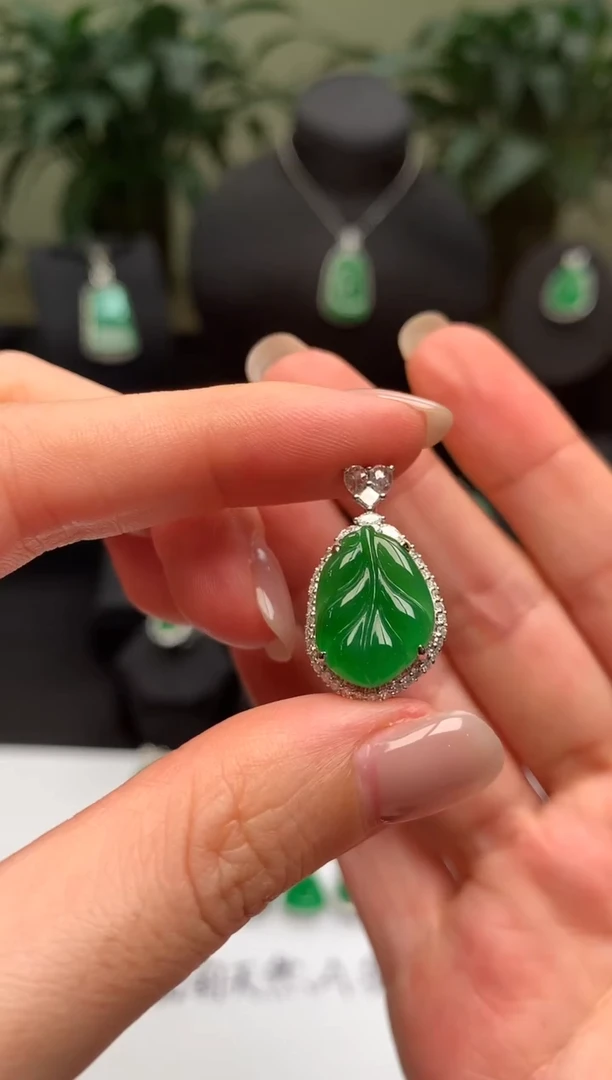 翡翠18K金镶嵌吊坠(不含链)叶子