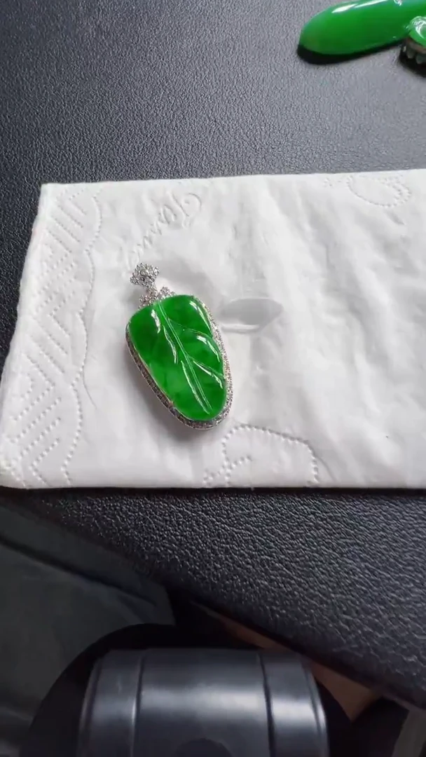 吊坠(不含链)18K金镶嵌翡翠6880