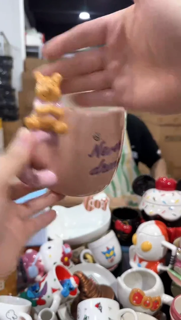 瓷片粉色维尼水杯