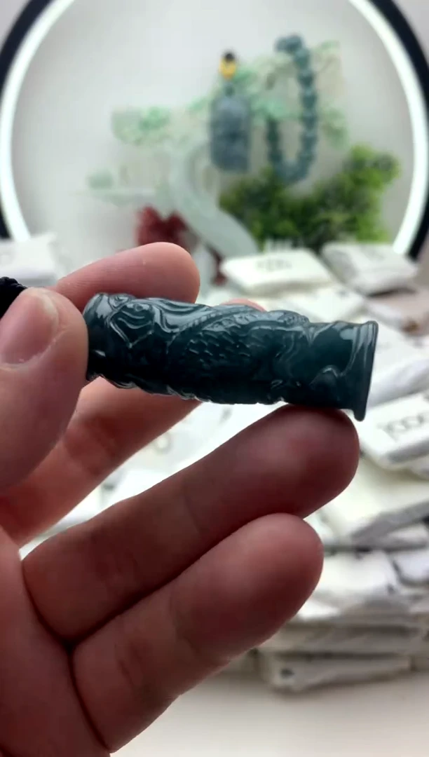 翡翠未镶嵌颈饰龙柱