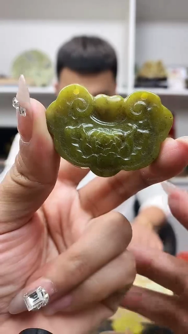 未镶嵌岫玉吊坠