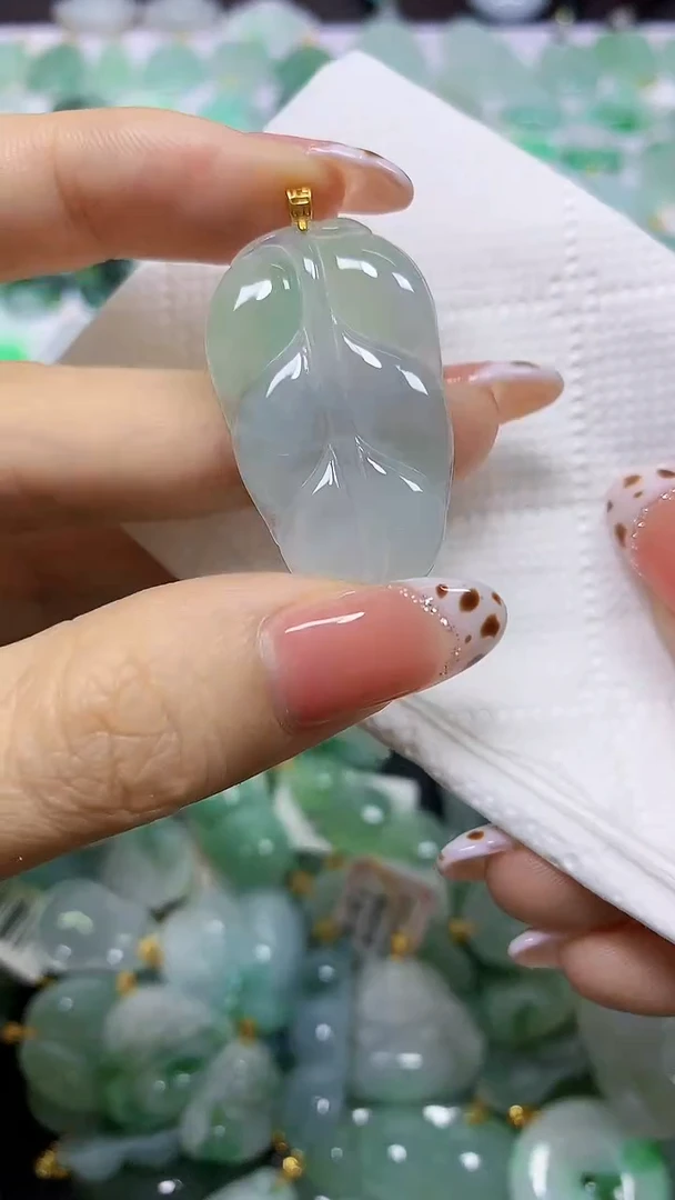 颈饰18K金镶嵌翡翠天然翡翠A货