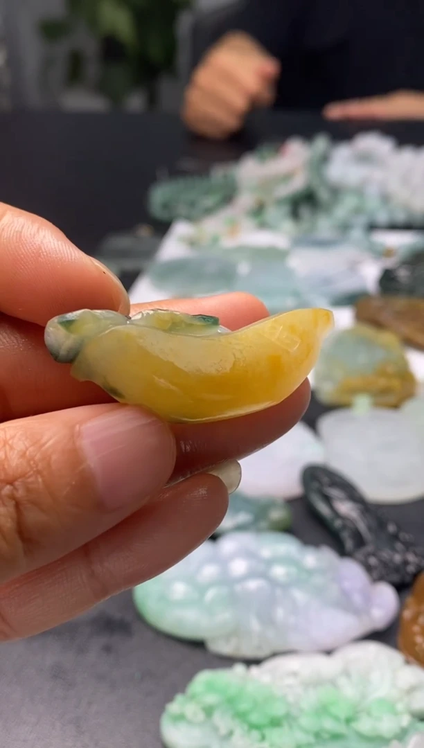 定制翡翠未镶嵌翡翠毛货多样性发其一
