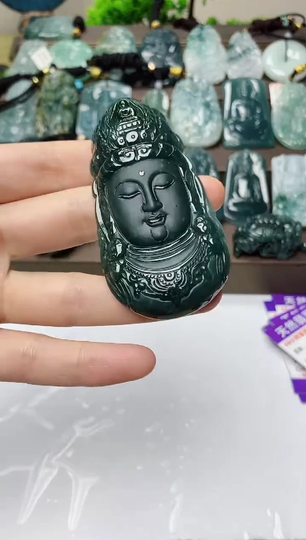 翡翠未镶嵌颈饰