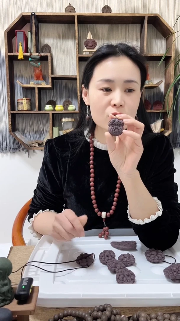 【闪购商品】泥塑紫霞香方观音牌