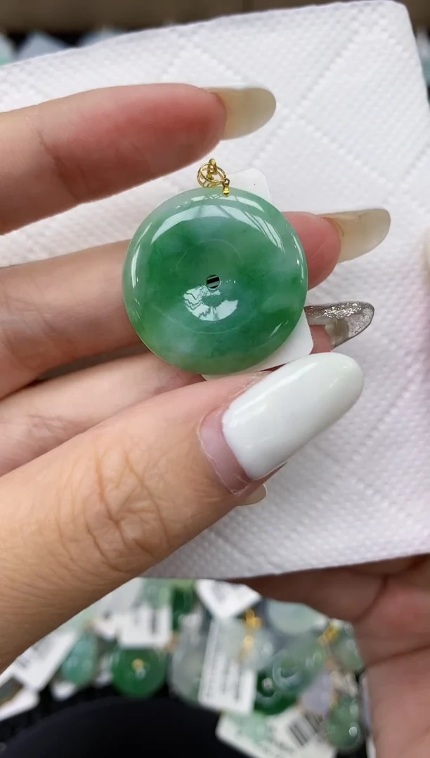 颈饰18K金镶嵌翡翠11111111111