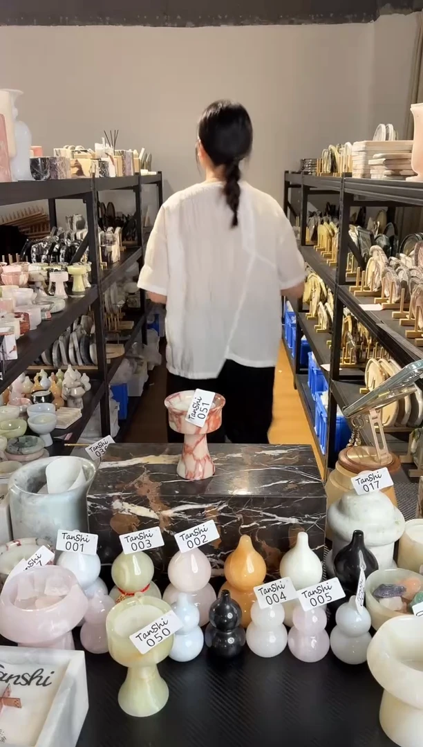 石材051宝红长腿烛台