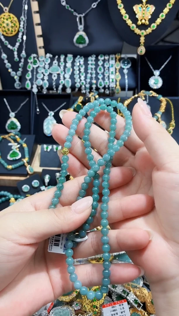 翡翠未镶嵌吊坠(赠链)天然翡翠a货 多样性发其一