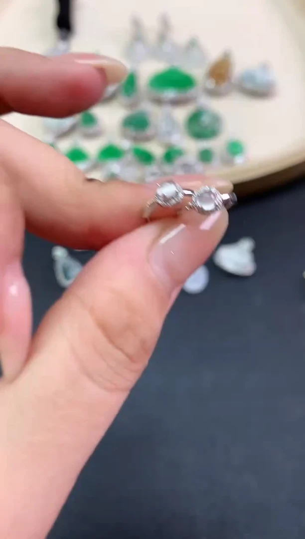 18K金镶嵌翡翠耳饰D94|1980