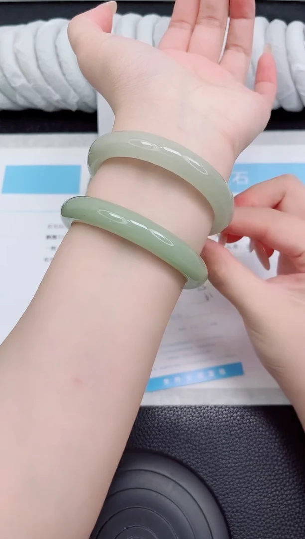 未镶嵌手镯石英质玉95-61