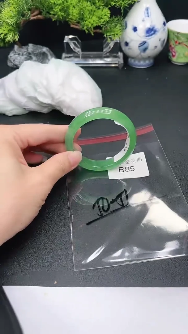 未镶嵌手镯翡翠85