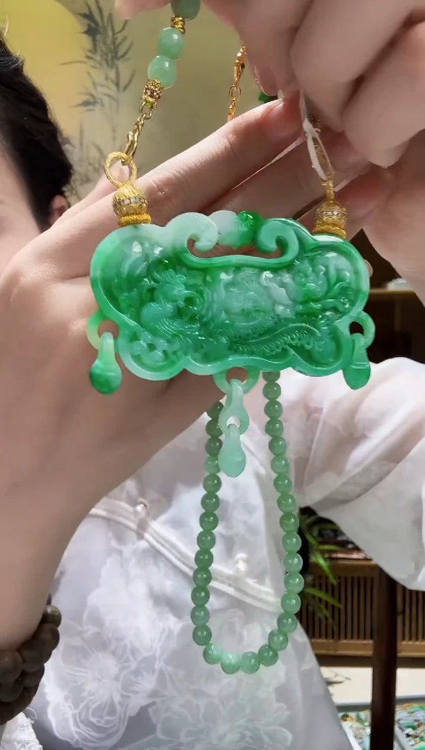 颈饰未镶嵌翡翠吊坠