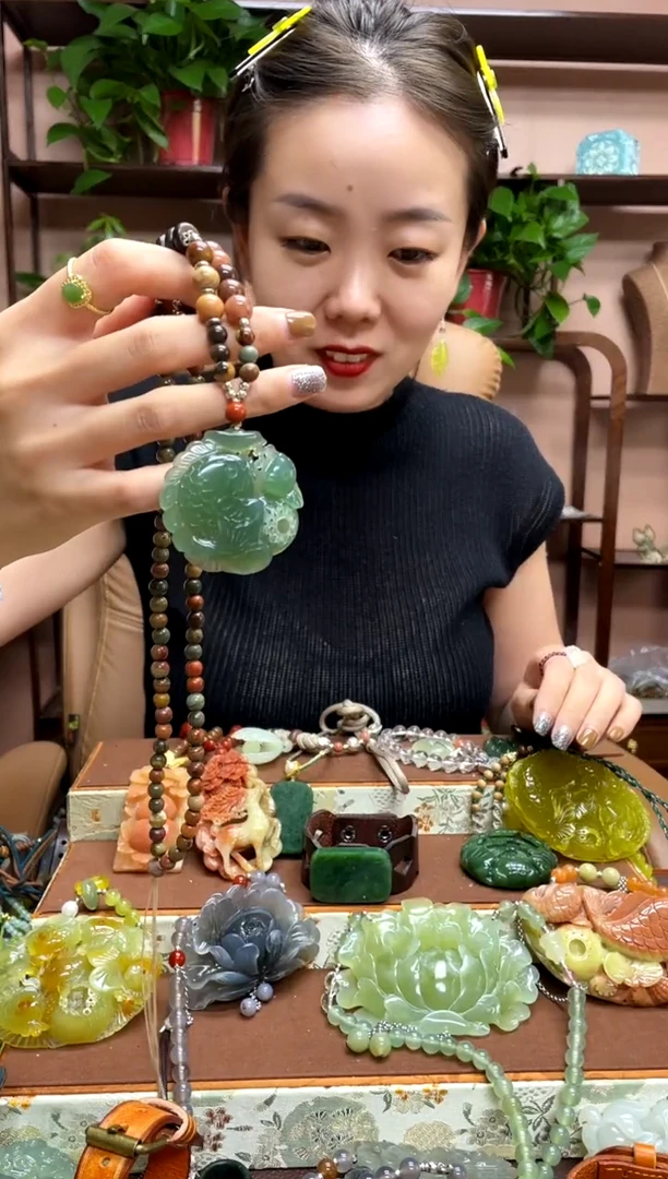 未镶嵌岫玉吊坠多样性发货发其中之一