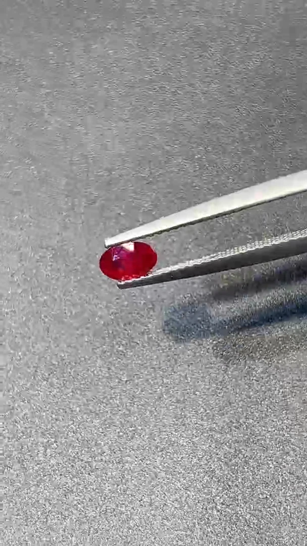 裸石红宝石一粒 0.56克拉