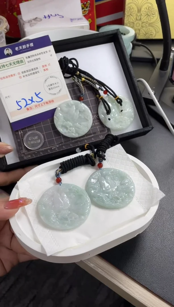 【闪购商品】翡翠挂件未镶嵌山水圆牌FL7配绳/多样性发其一CP