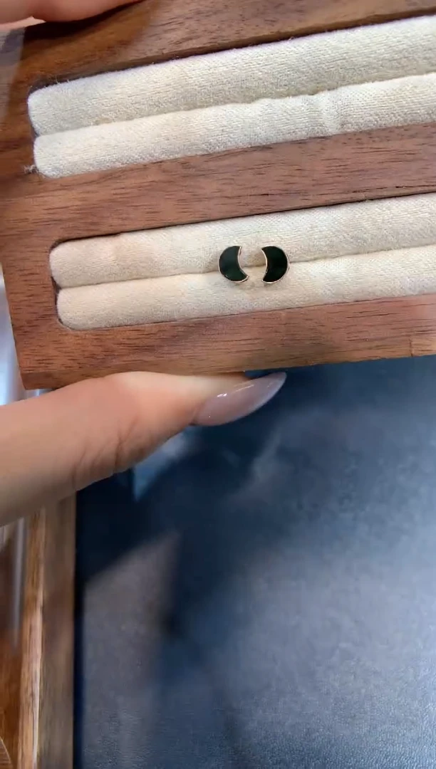 18K金镶嵌翡翠耳饰耳钉