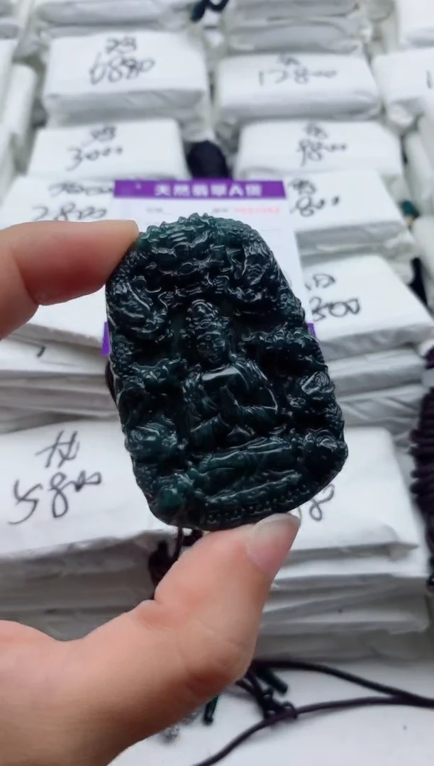 翡翠未镶嵌颈饰1