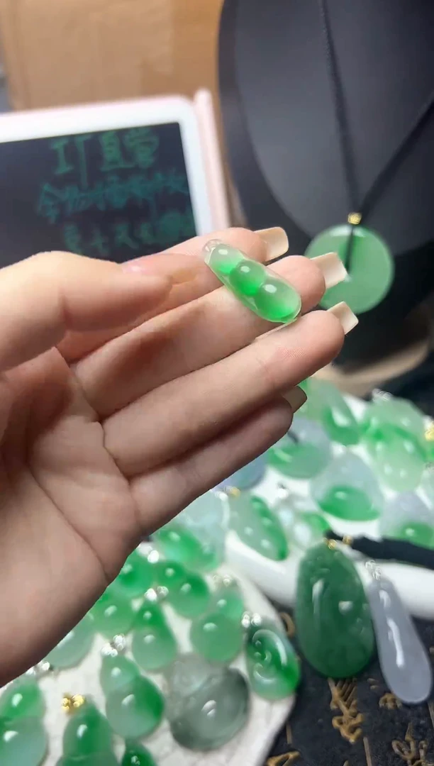 颈饰未镶嵌翡翠M****g所见即所得，一图一物