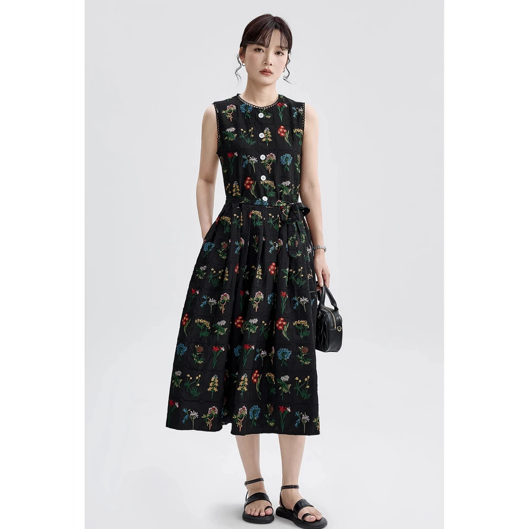 GUIER/桂儿花朵刺绣背心连衣裙女绑带收腰显瘦垂感气质裙子G6168