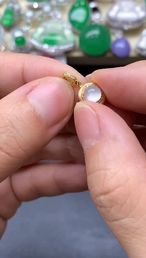 颈饰18K金镶嵌翡翠83-中国好珍宝