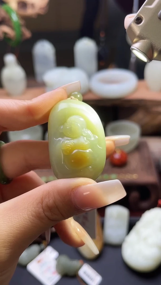 【闪购商品】和田玉吊坠未镶嵌若羌糖黄随形逍遥佛821293