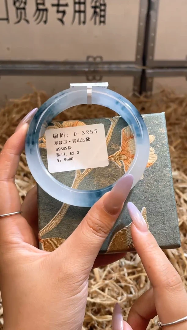 未镶嵌手镯石英质玉D3255