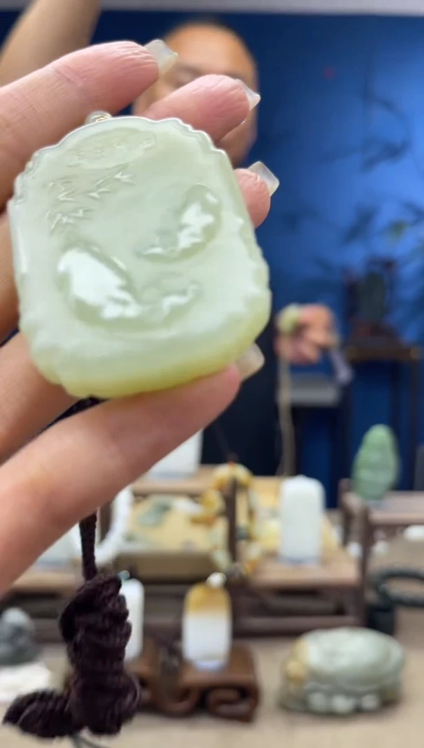 和田玉未镶嵌颈饰1