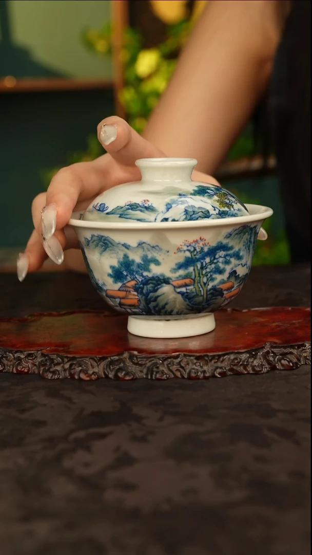 青花手绘山水盖碗
