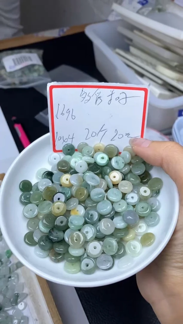 翡翠未镶嵌手饰6696多彩扣子10*4mm20颗20元