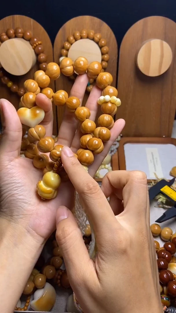 手串猴头核桃F**e全品聚宝盆爱心黄跑环奶油风