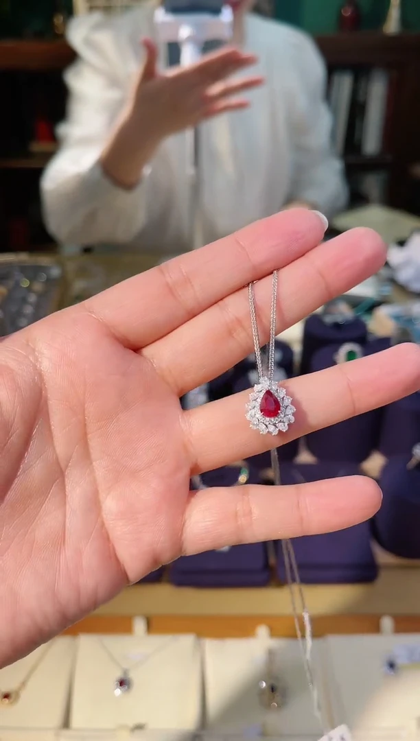 【闪购商品】红宝石戒指18K金镶嵌不含链红宝石戒指吊坠