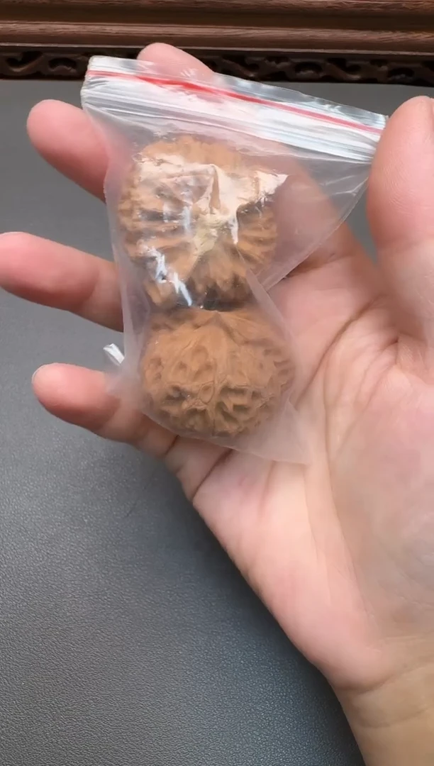 把件文玩核桃核桃一对有瑕疵