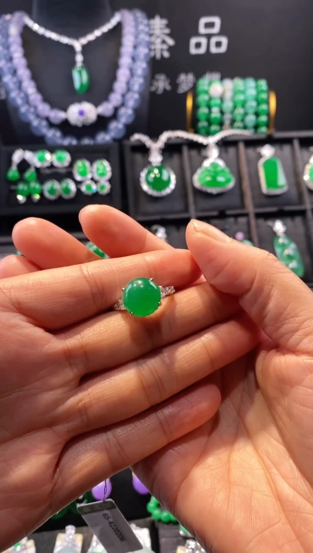 18K金镶嵌戒指翡翠蛋面戒指4220206