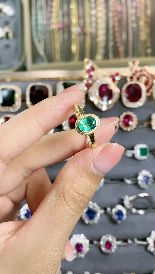 戒指18K金镶嵌祖母绿·