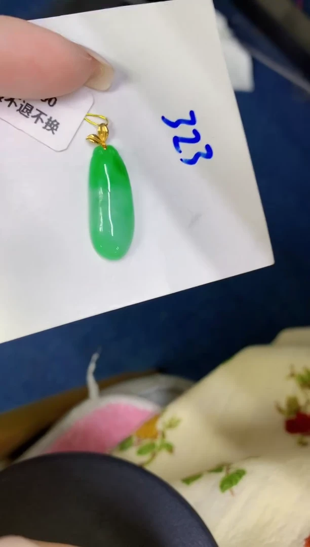 颈饰18K金镶嵌翡翠缅甸天然翡翠A货