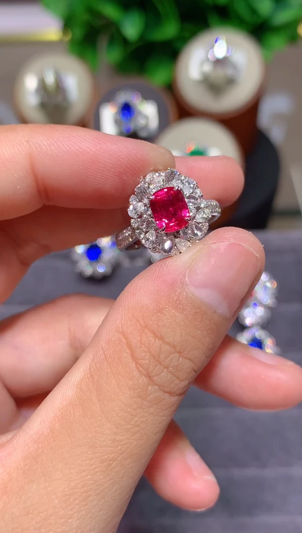 18K金镶嵌戒指红宝石1.17CT