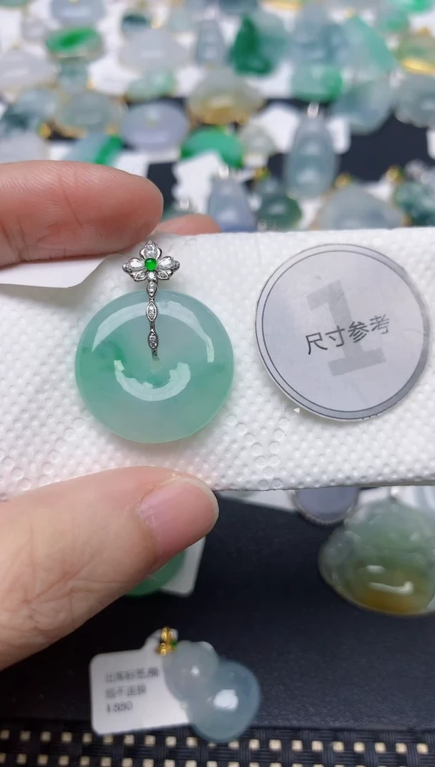 颈饰18K金镶嵌翡翠天然缅甸A货翡翠
